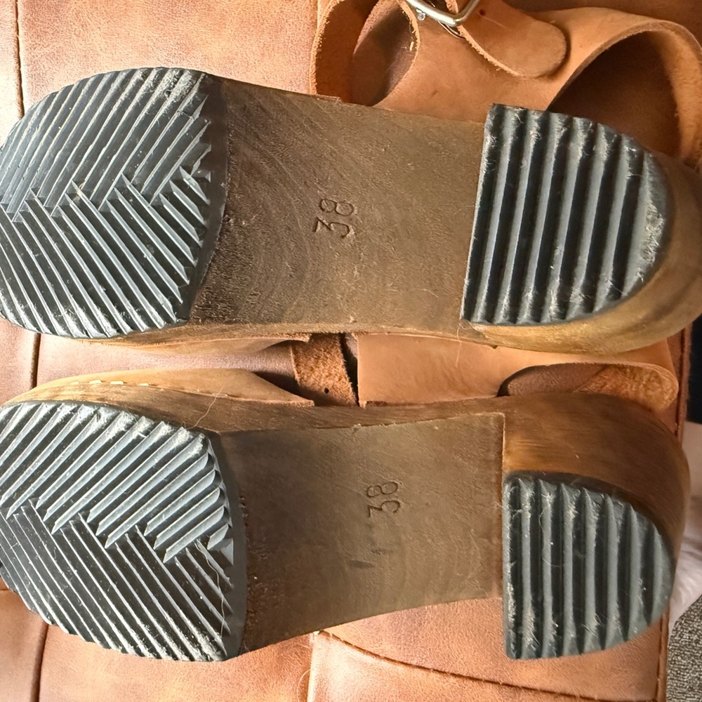 EUC Lotta from Stockholm Highwood Clogs in Oiled Nubuck - Picture 9 of 9